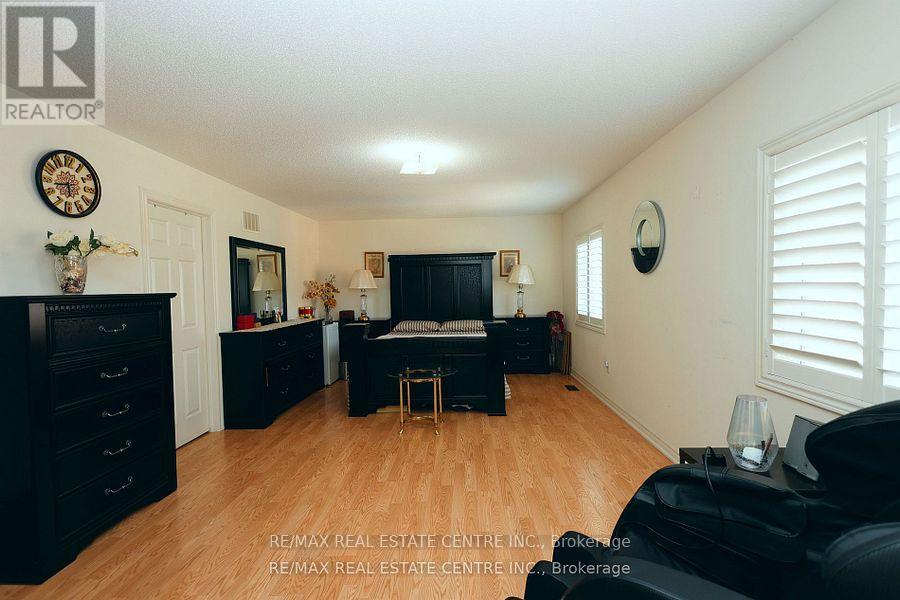 120 Bellchase Trail, Brampton, Ontario  L6P 3L3 - Photo 25 - W12178508