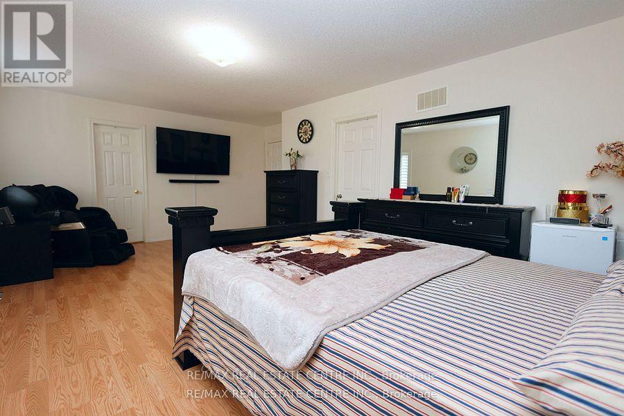 120 Bellchase Trail, Brampton, Ontario  L6P 3L3 - Photo 26 - W12178508