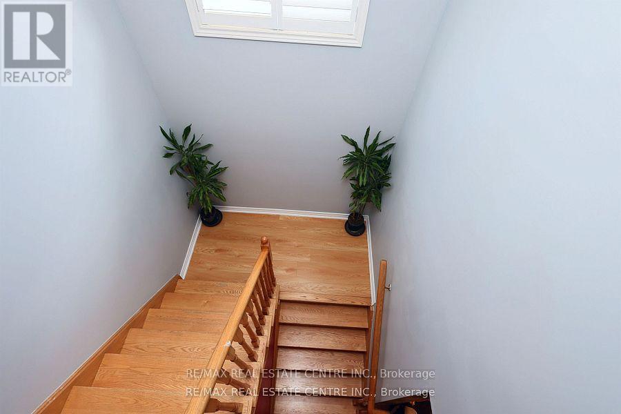 120 Bellchase Trail, Brampton, Ontario  L6P 3L3 - Photo 29 - W12178508