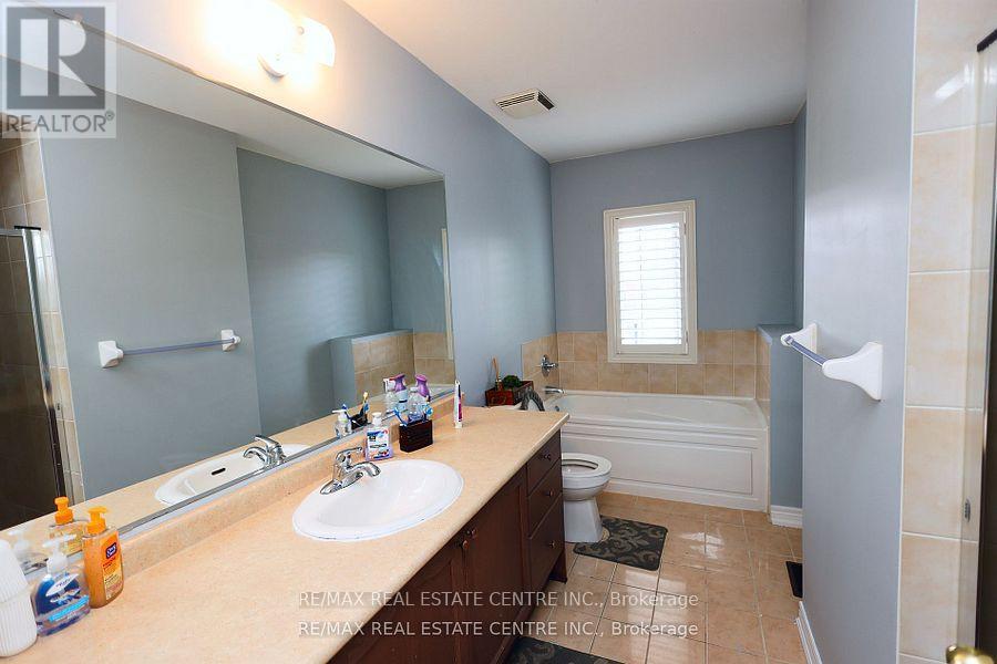 120 Bellchase Trail, Brampton, Ontario  L6P 3L3 - Photo 32 - W12178508