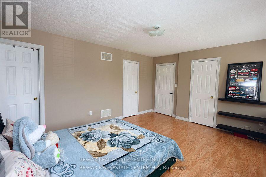 120 Bellchase Trail, Brampton, Ontario  L6P 3L3 - Photo 35 - W12178508