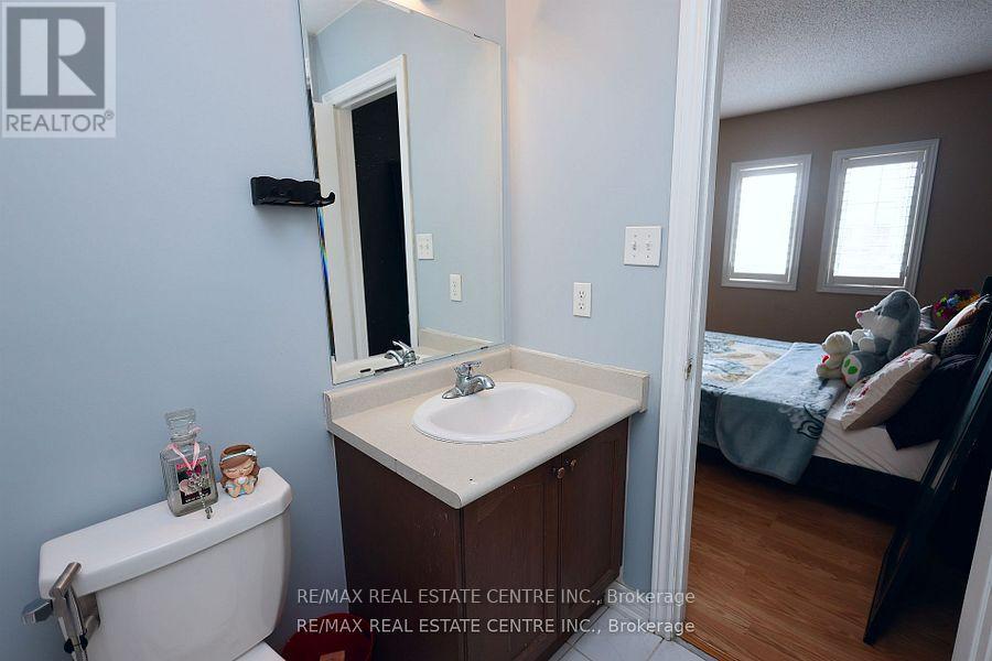 120 Bellchase Trail, Brampton, Ontario  L6P 3L3 - Photo 36 - W12178508