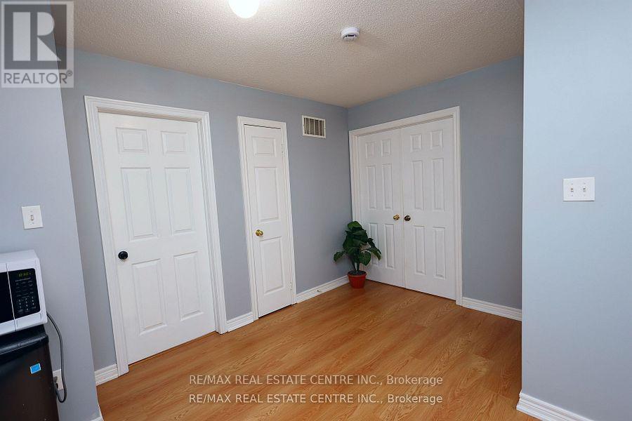 120 Bellchase Trail, Brampton, Ontario  L6P 3L3 - Photo 39 - W12178508