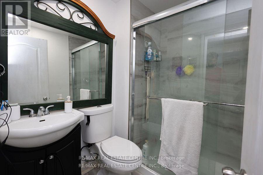 120 Bellchase Trail, Brampton, Ontario  L6P 3L3 - Photo 48 - W12178508