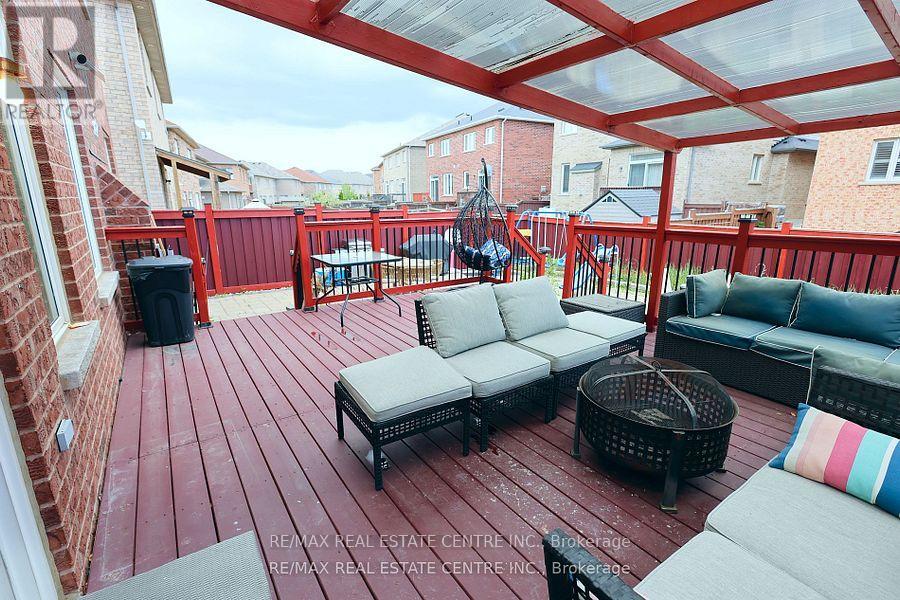 120 Bellchase Trail, Brampton, Ontario  L6P 3L3 - Photo 49 - W12178508
