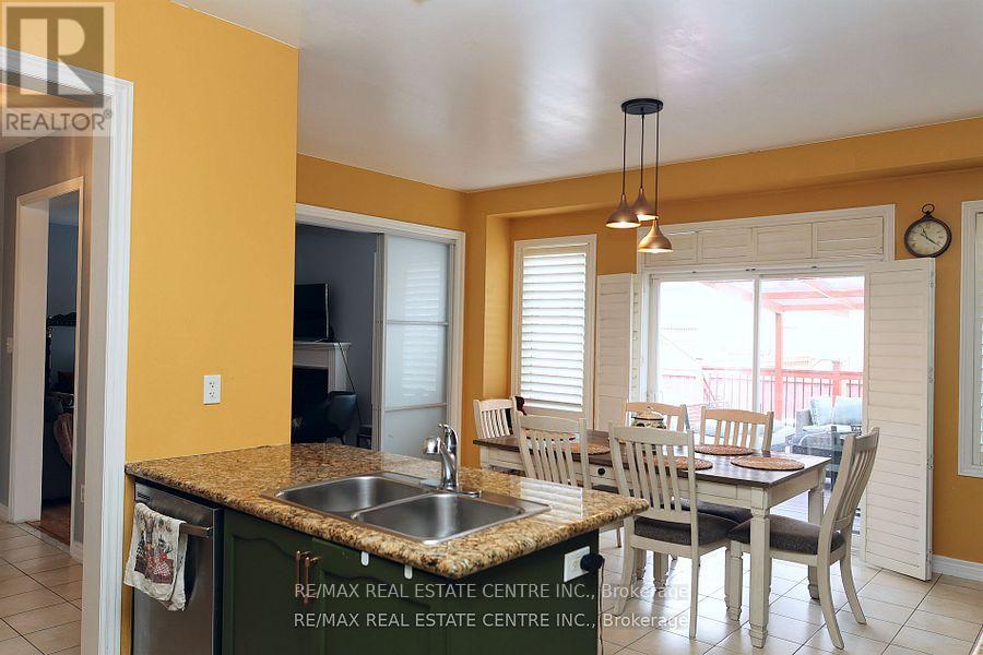 120 Bellchase Trail, Brampton, Ontario  L6P 3L3 - Photo 6 - W12178508