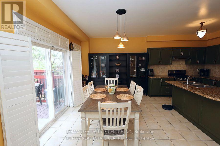 120 Bellchase Trail, Brampton, Ontario  L6P 3L3 - Photo 9 - W12178508