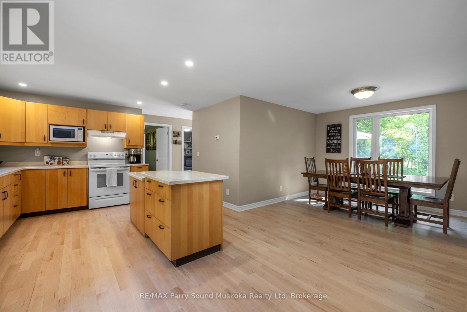 8 Pineridge Drive, Mcdougall, Ontario  P2A 2W9 - Photo 16 - X12178552