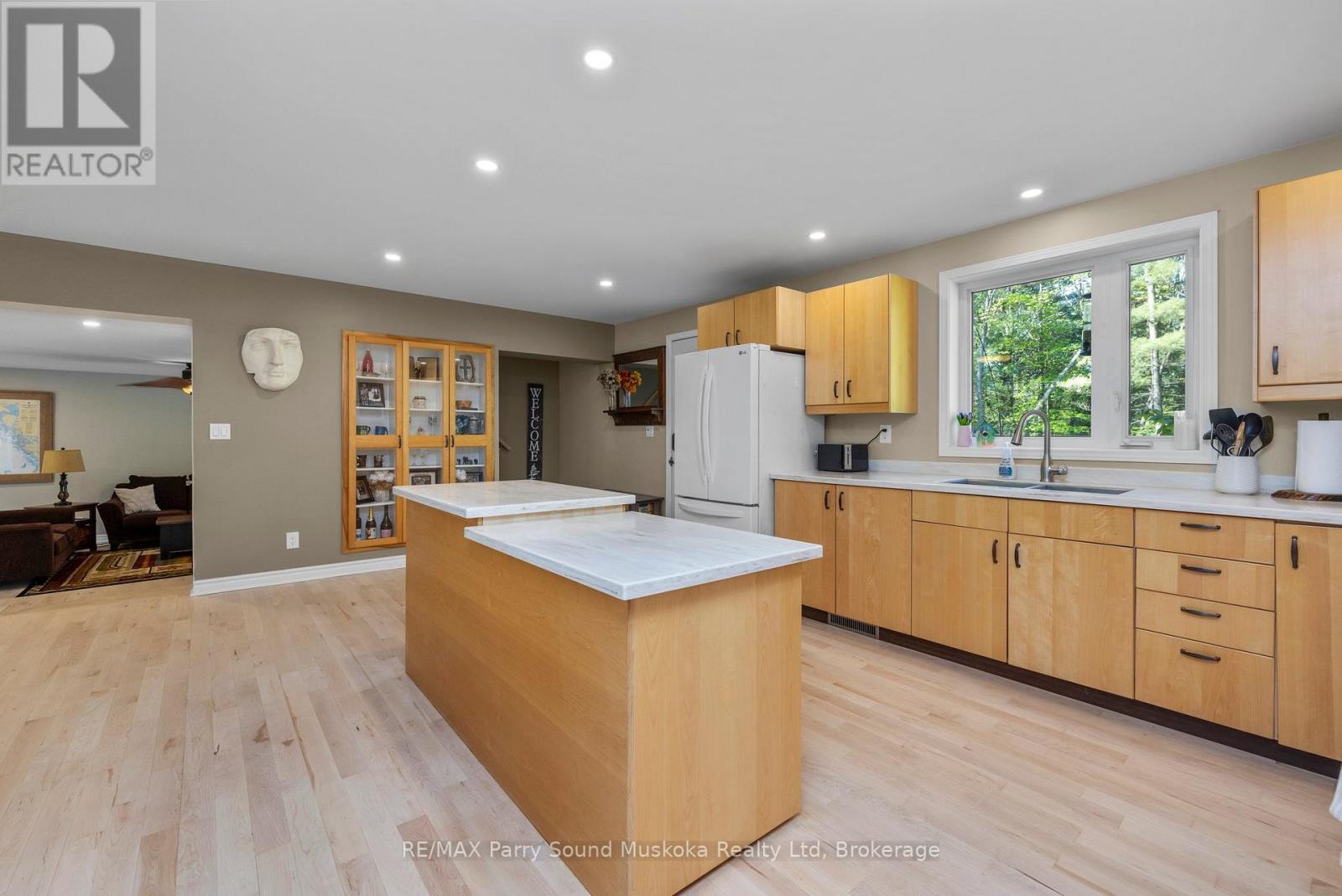 8 Pineridge Drive, Mcdougall, Ontario  P2A 2W9 - Photo 17 - X12178552