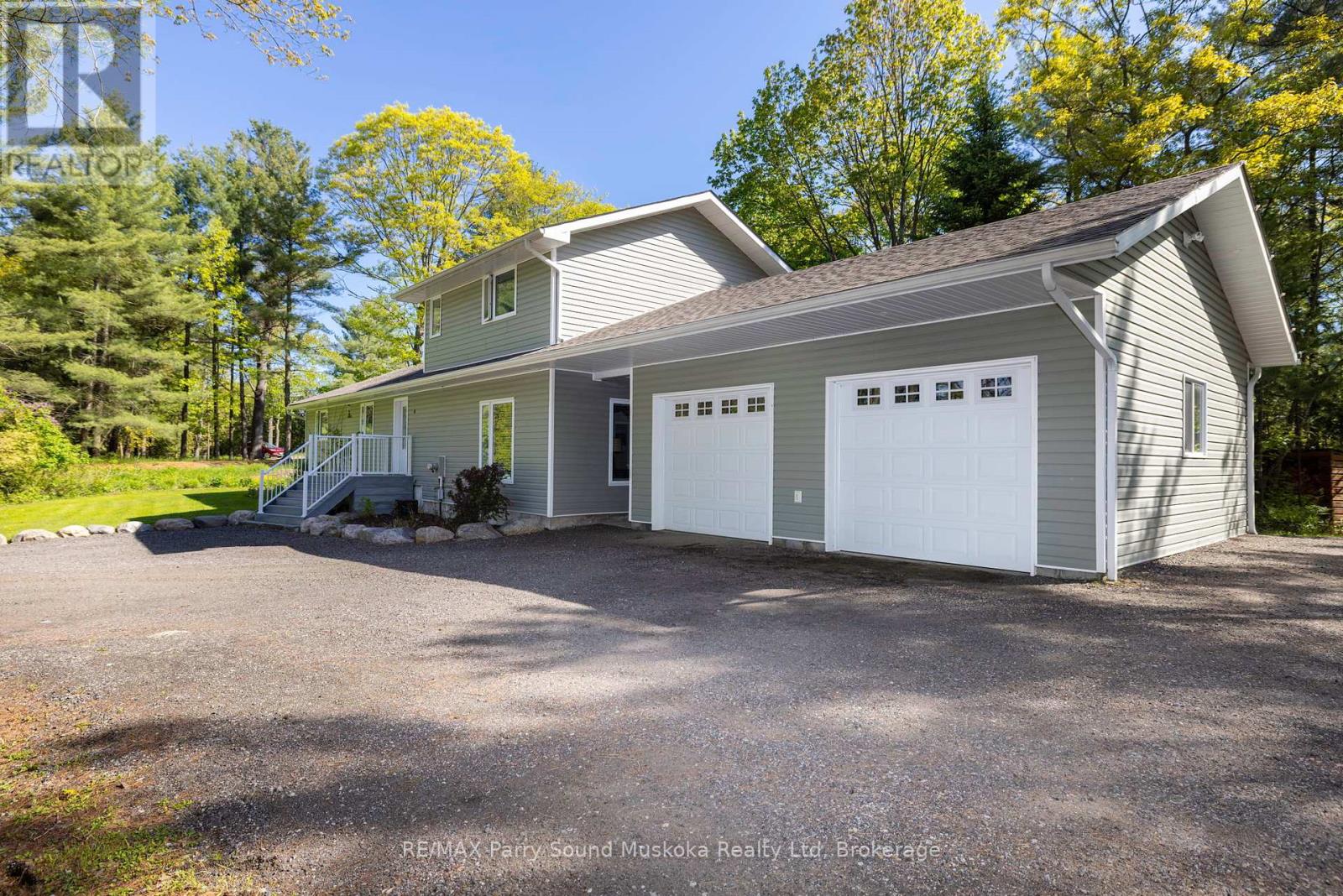 8 Pineridge Drive, Mcdougall, Ontario  P2A 2W9 - Photo 2 - X12178552