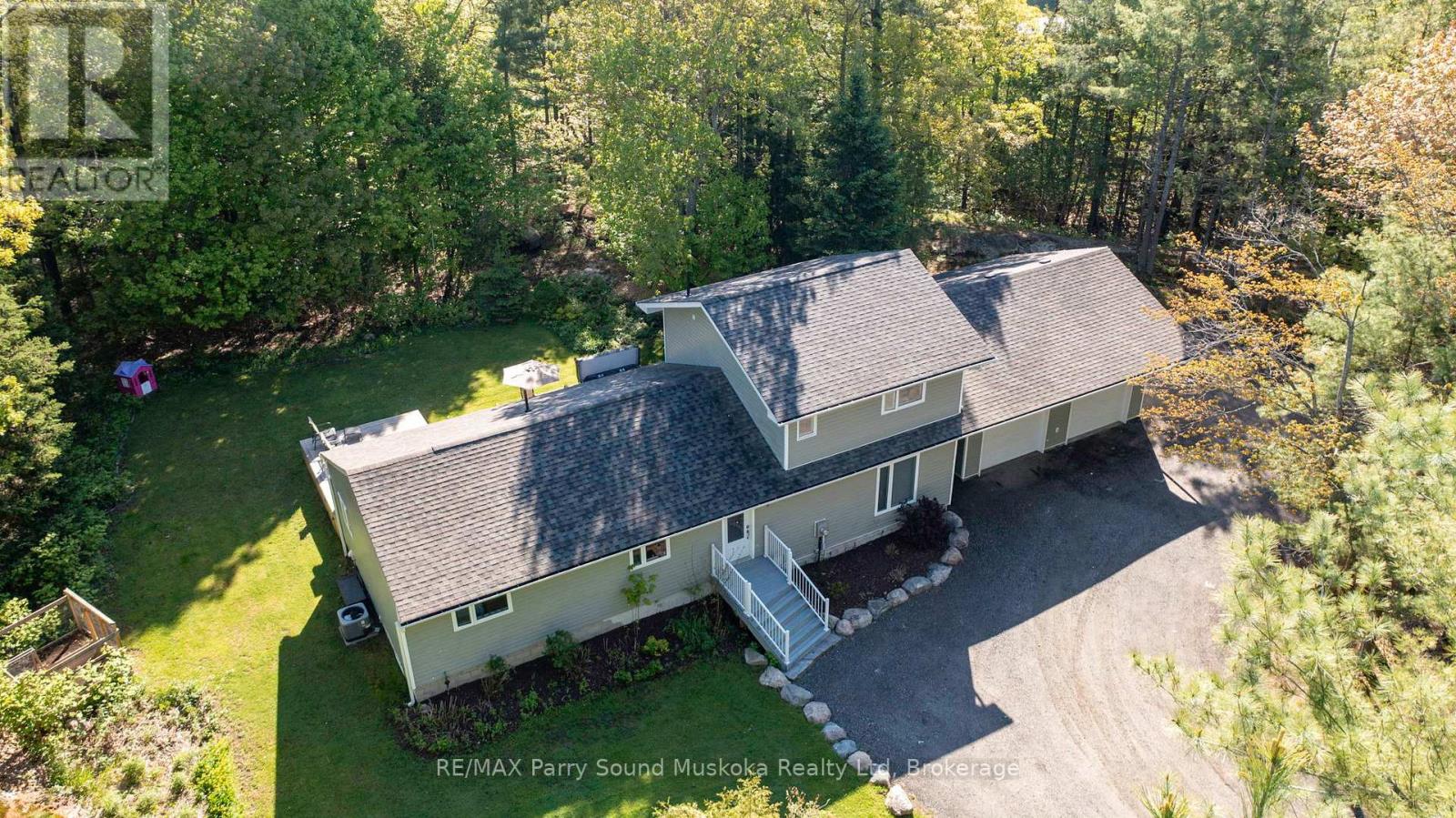 8 Pineridge Drive, Mcdougall, Ontario  P2A 2W9 - Photo 5 - X12178552