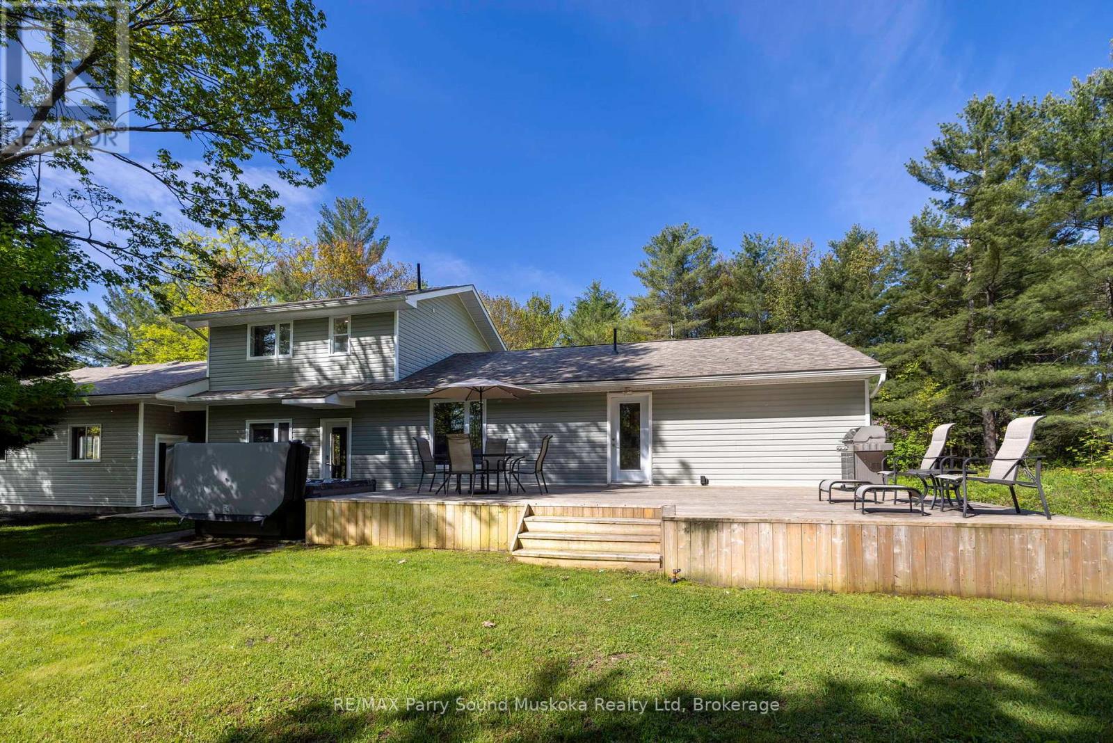 8 Pineridge Drive, Mcdougall, Ontario  P2A 2W9 - Photo 9 - X12178552
