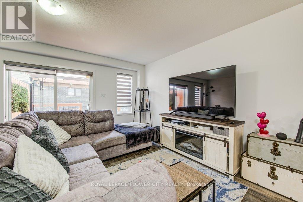 4 Pony Way, Kitchener, Ontario  N2R 1R2 - Photo 18 - X12178310