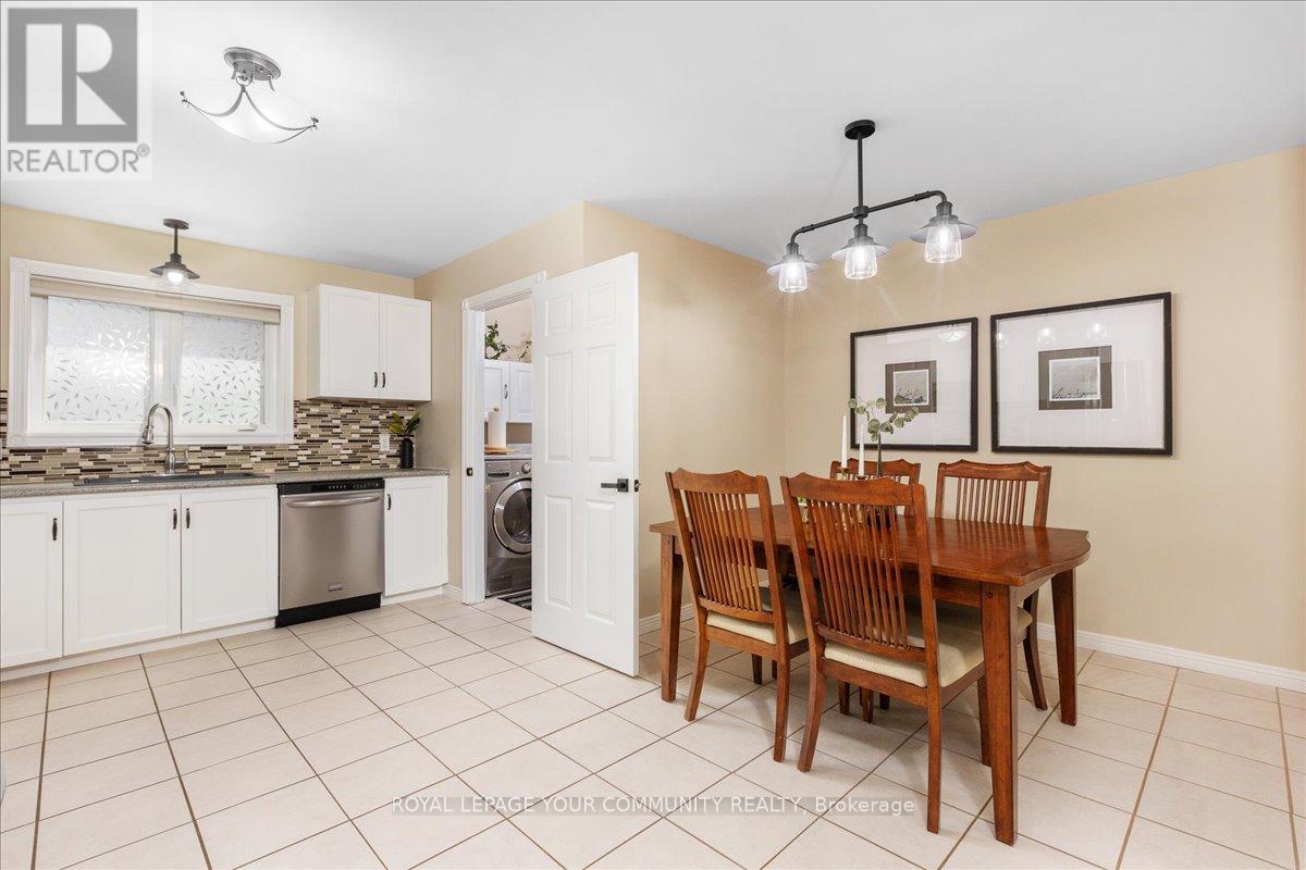 825 Elmwood Road, Georgina, Ontario  L4P 3E9 - Photo 11 - N12166429