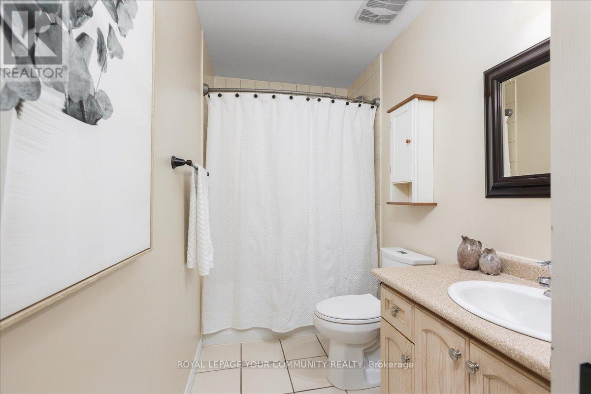 825 Elmwood Road, Georgina, Ontario  L4P 3E9 - Photo 19 - N12166429