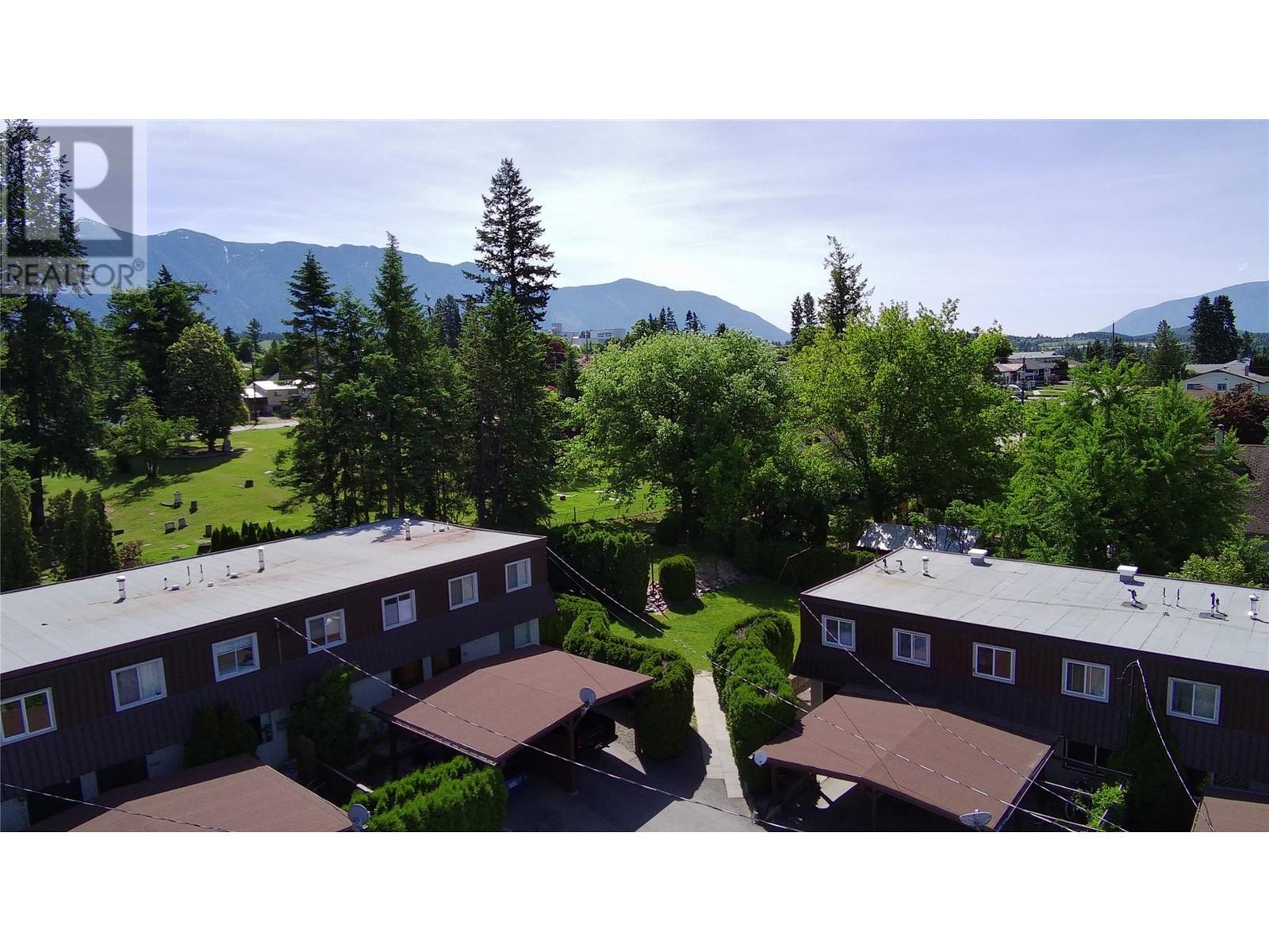 924 Dogwood Street Heights, Creston, British Columbia  V0B 1G3 - Photo 1 - 10349625