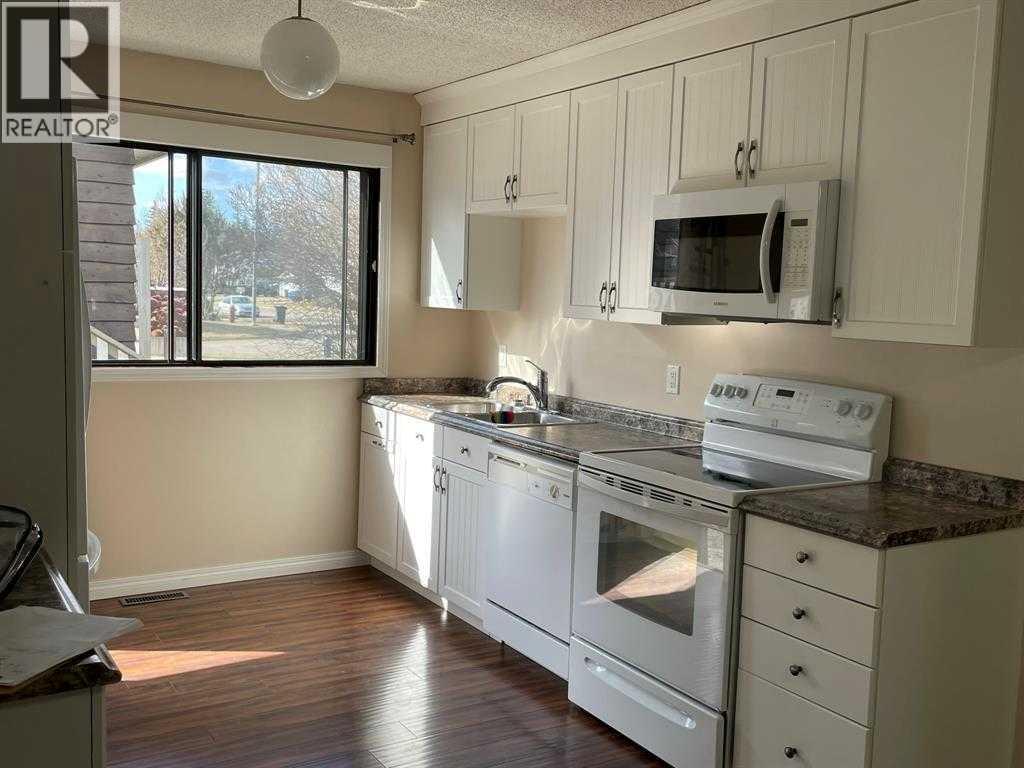 Property at 10825 91 Street image 4