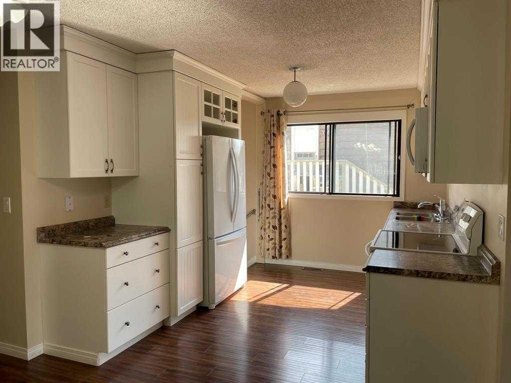 Property at 10825 91 Street image 5