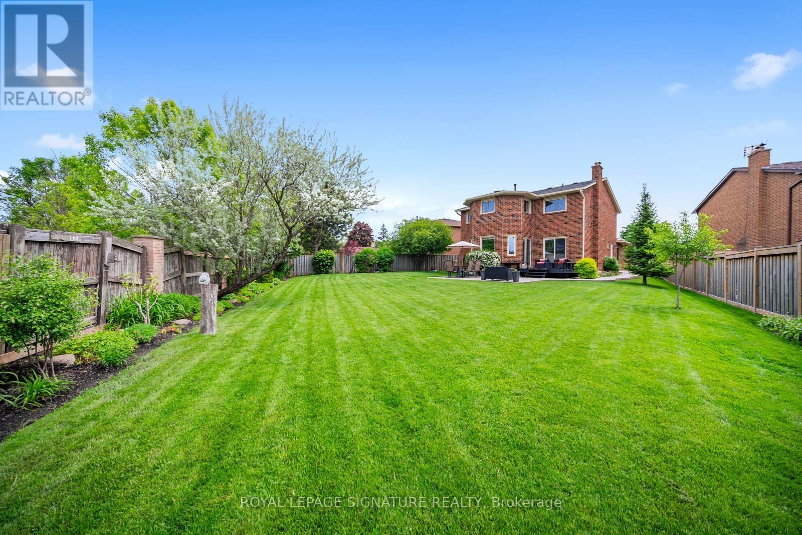 1378 Sweetbirch Court, Mississauga, Ontario  L5C 3R3 - Photo 3 - W12109697