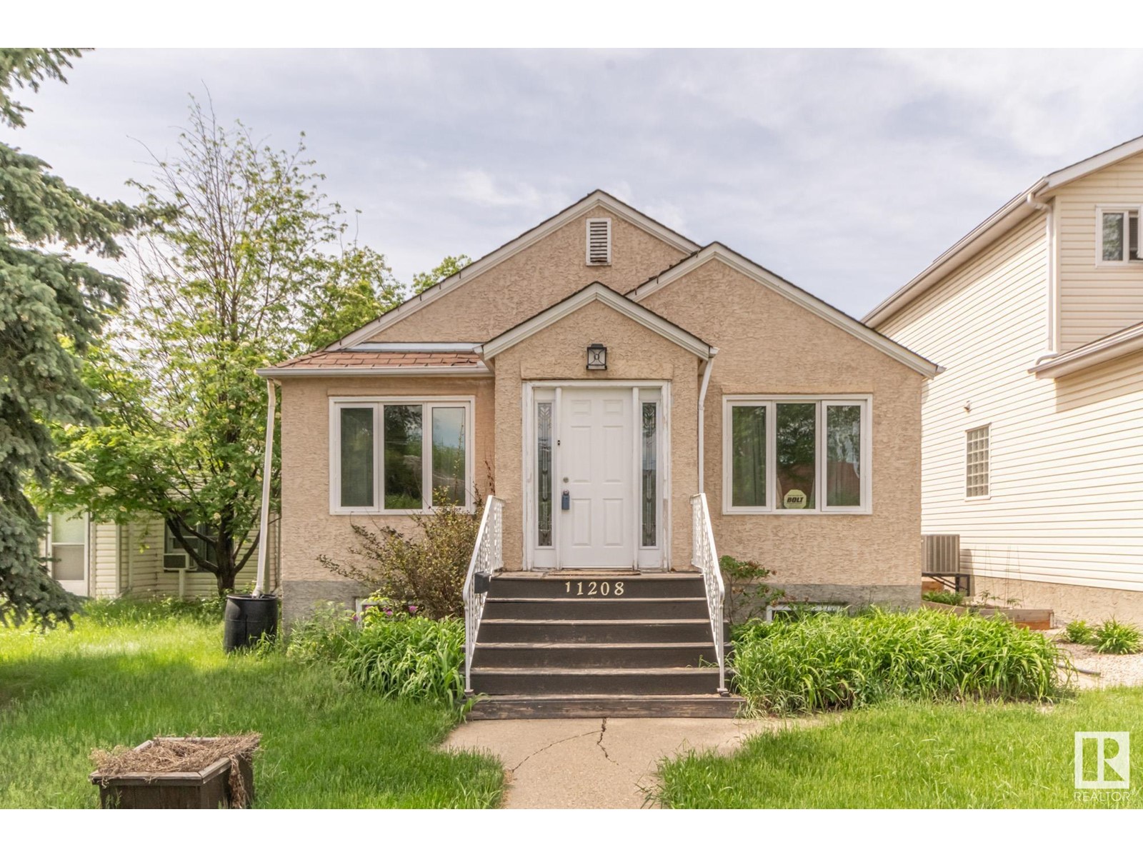 Property at 11209 79 ST NW NW image 1