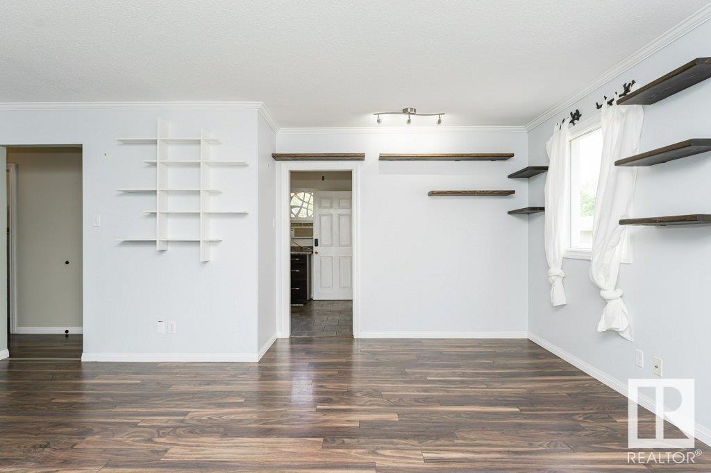 Property at 9436 76 ST NW image 2