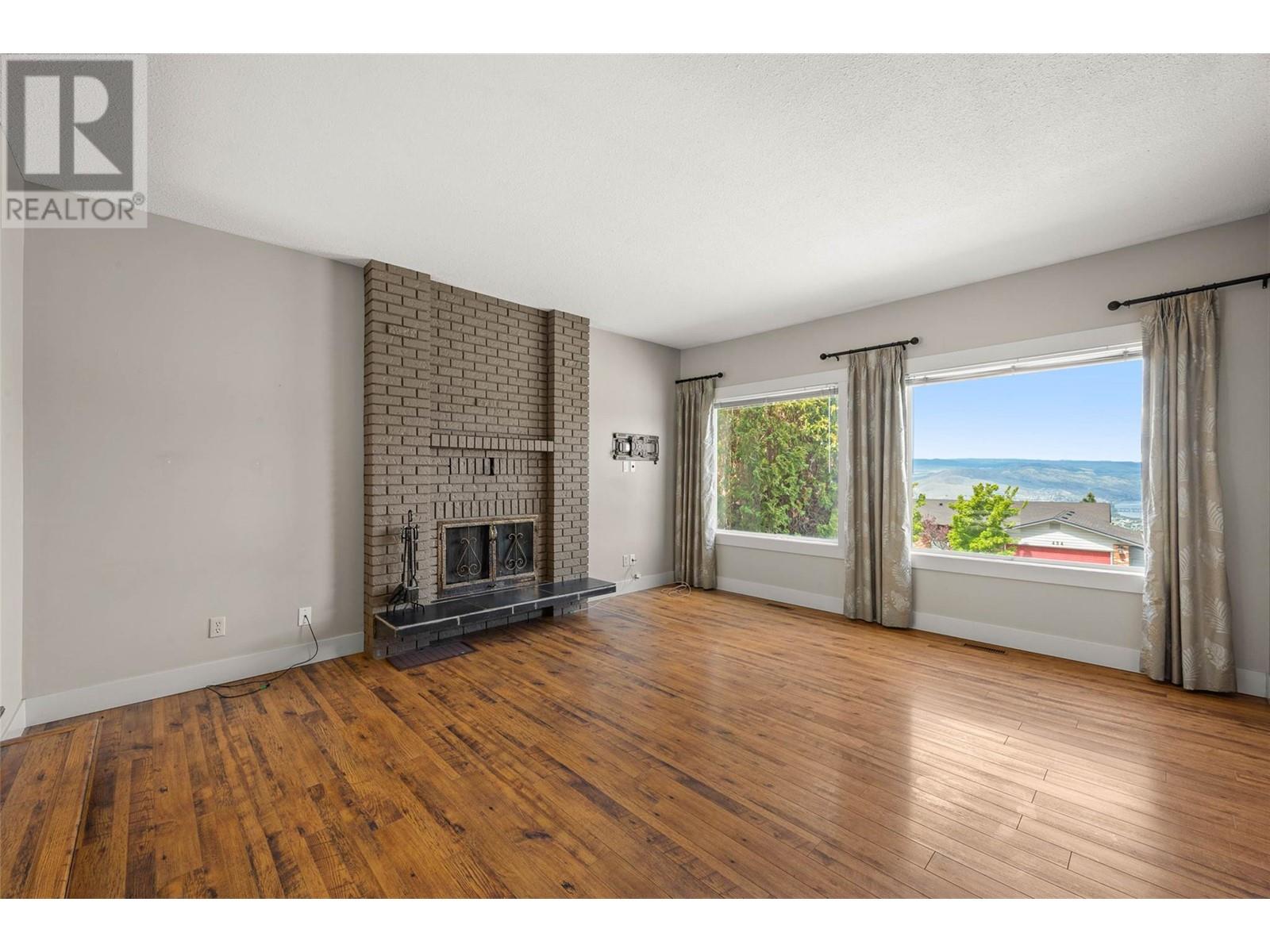 Property at 429 Gleneagles Drive image 2