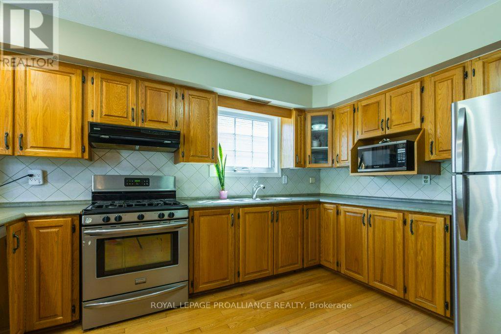 14 Sherwood Crescent, Belleville, Ontario  K8P 5G1 - Photo 14 - X12178704