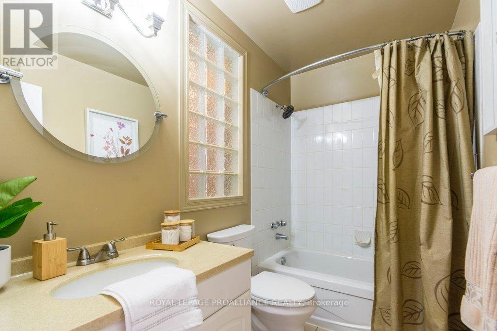 14 Sherwood Crescent, Belleville, Ontario K8P 5G1 - Photo 26 - X12178704