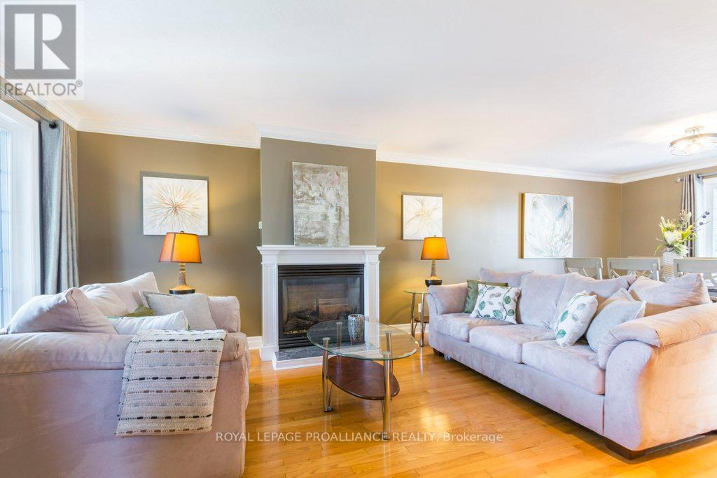 14 Sherwood Crescent, Belleville, Ontario  K8P 5G1 - Photo 8 - X12178704