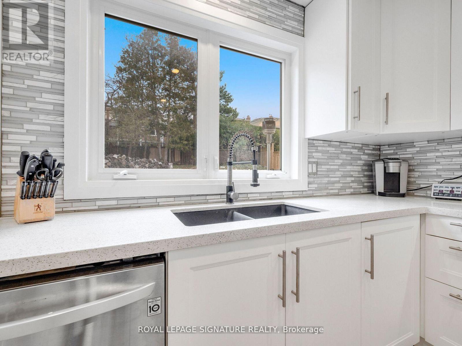 31 Hatherton Crescent, Toronto, Ontario  M3A 1P6 - Photo 15 - C12178626