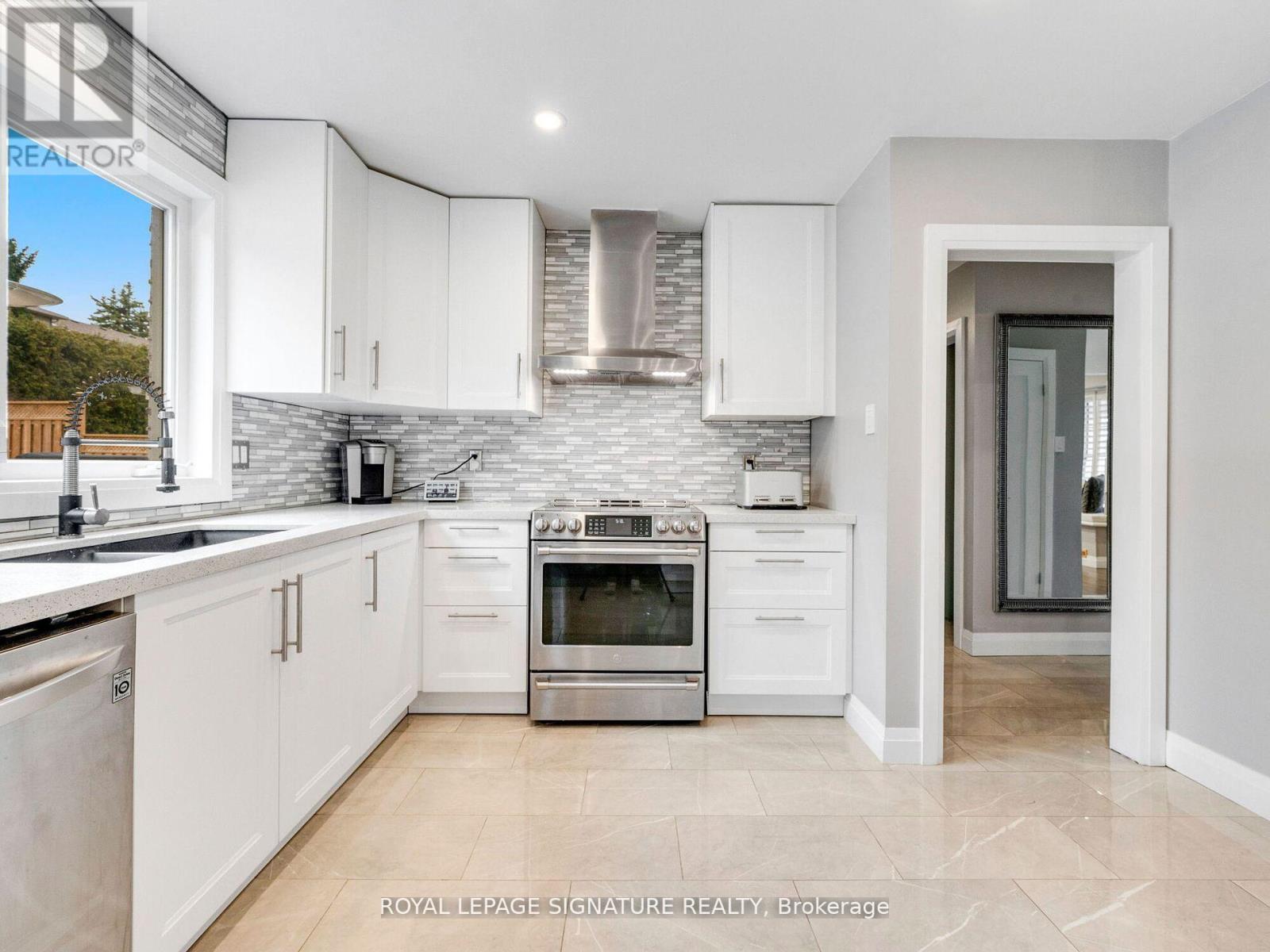 31 Hatherton Crescent, Toronto, Ontario  M3A 1P6 - Photo 16 - C12178626