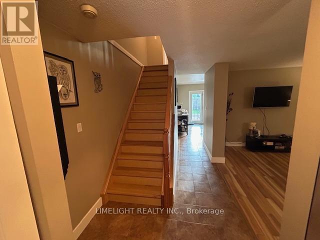 71 Erica Crescent, London South, Ontario  N6E 3P5 - Photo 3 - X12178749