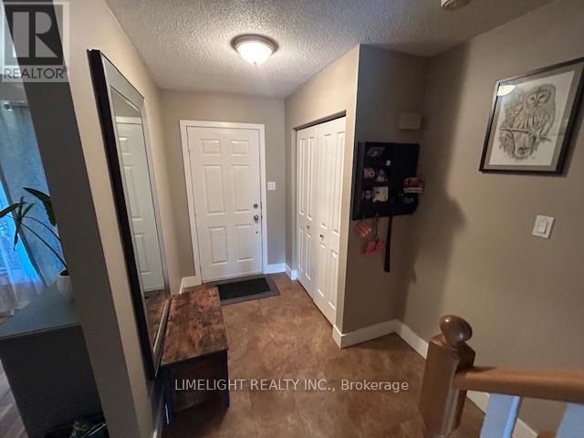 71 Erica Crescent, London South, Ontario  N6E 3P5 - Photo 4 - X12178749