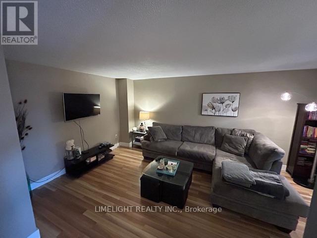 71 Erica Crescent, London South, Ontario  N6E 3P5 - Photo 5 - X12178749