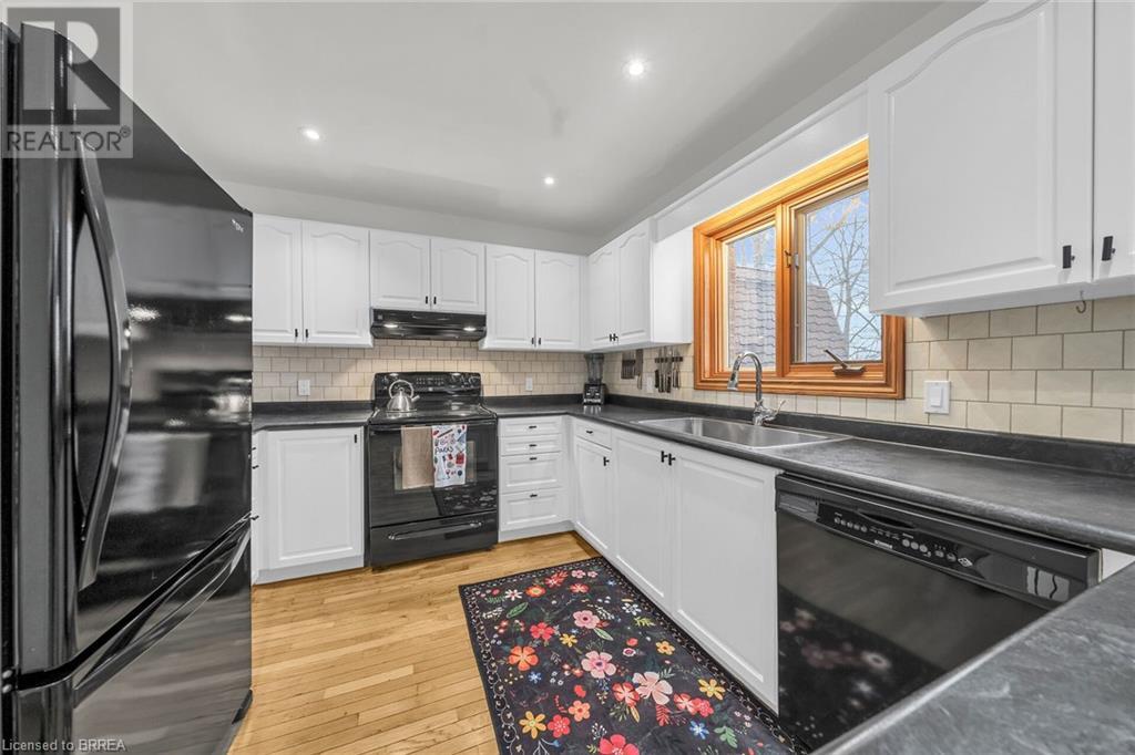 38 Grand River Street S, Paris, Ontario  N3L 2B2 - Photo 6 - 40733558