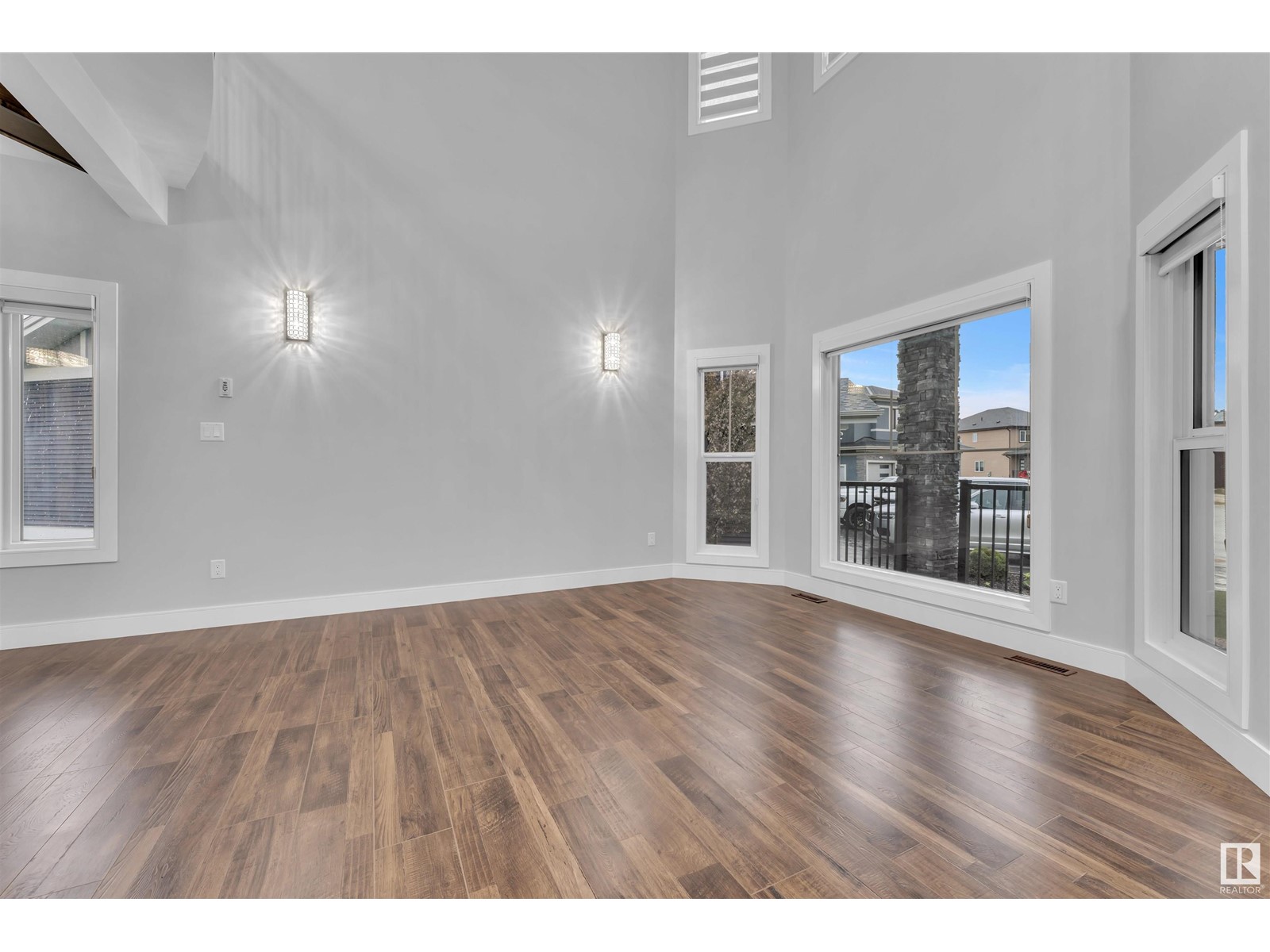 Property at 4408 39 ST image 4