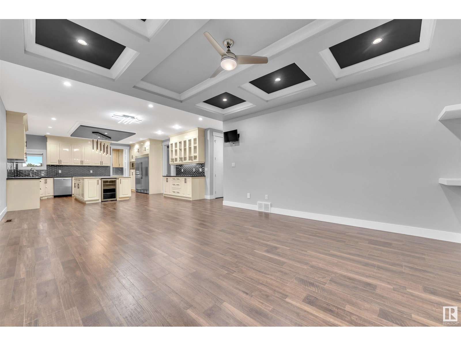 Property at 4408 39 ST image 5