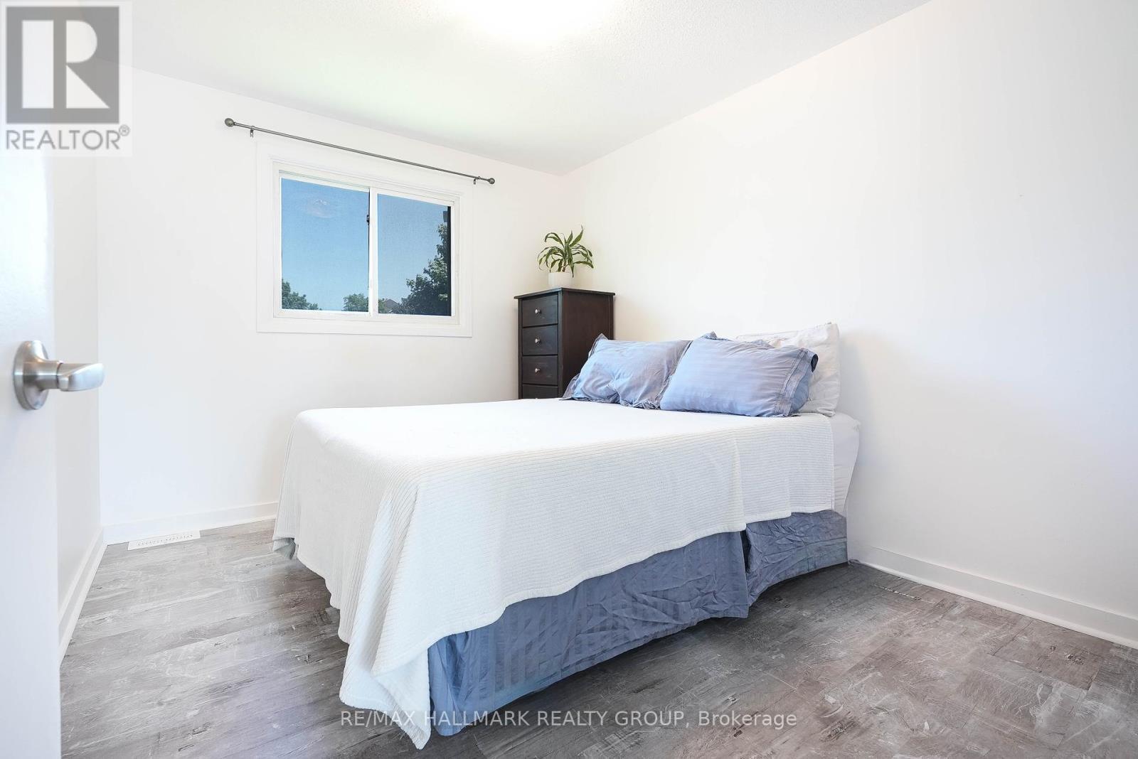 1853 Elmridge Drive, Ottawa, Ontario  K1J 6R8 - Photo 12 - X12178755