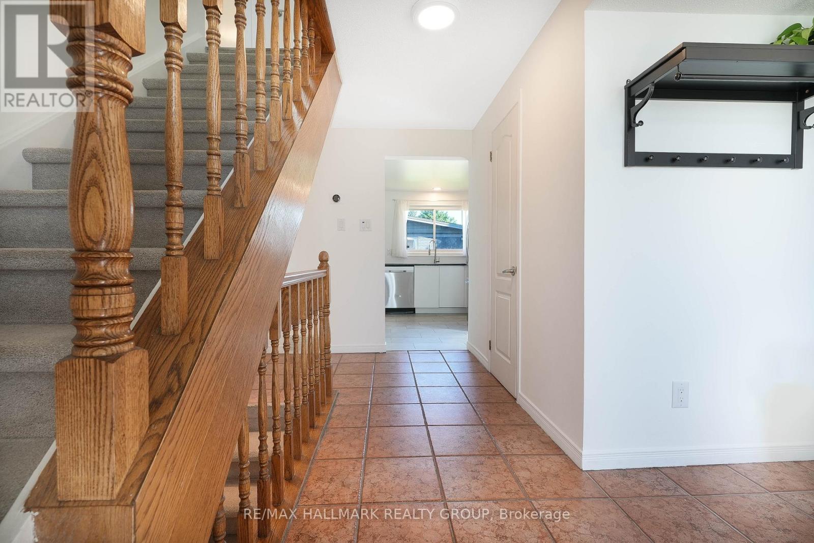 1853 Elmridge Drive, Ottawa, Ontario  K1J 6R8 - Photo 3 - X12178755