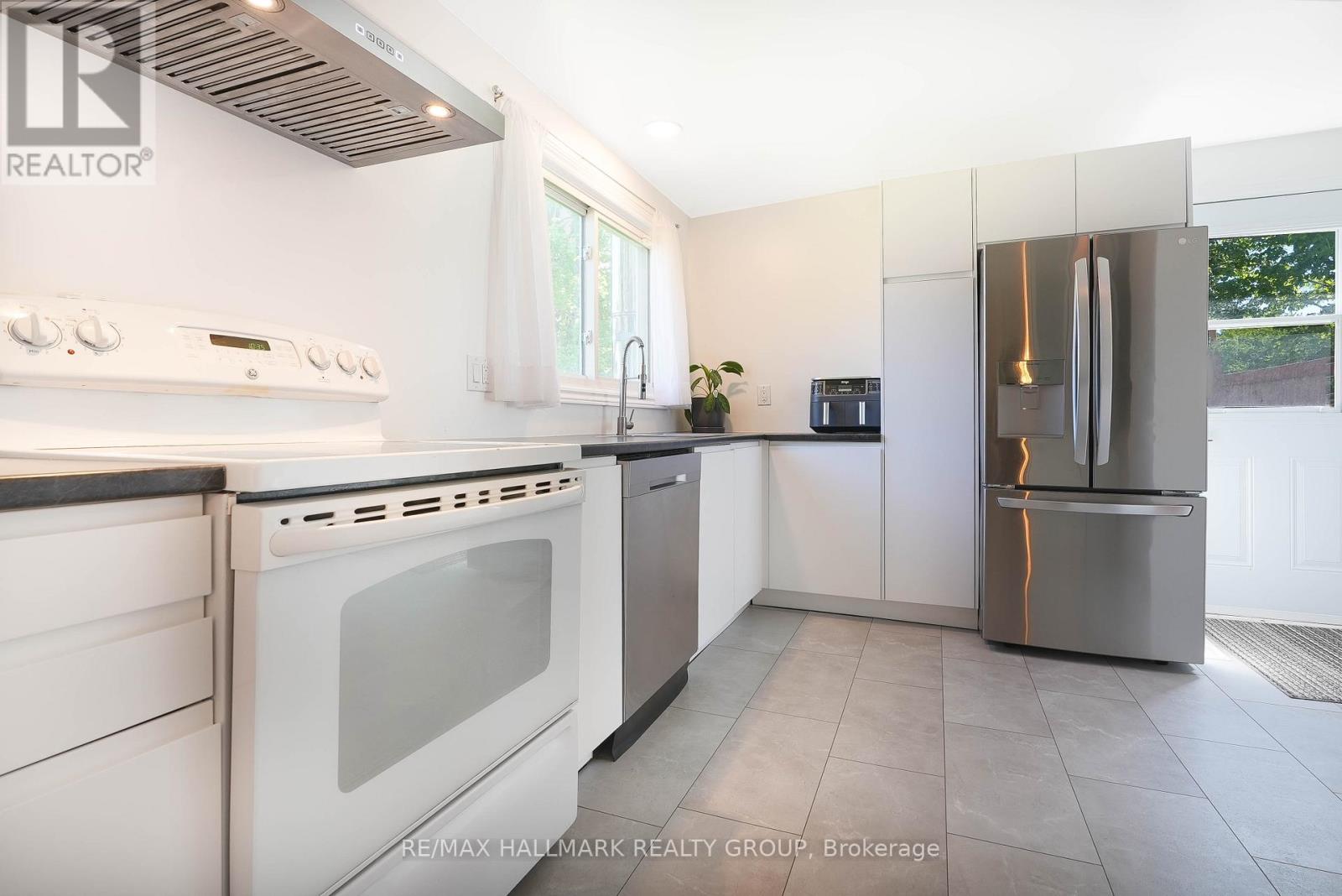 1853 Elmridge Drive, Ottawa, Ontario  K1J 6R8 - Photo 5 - X12178755