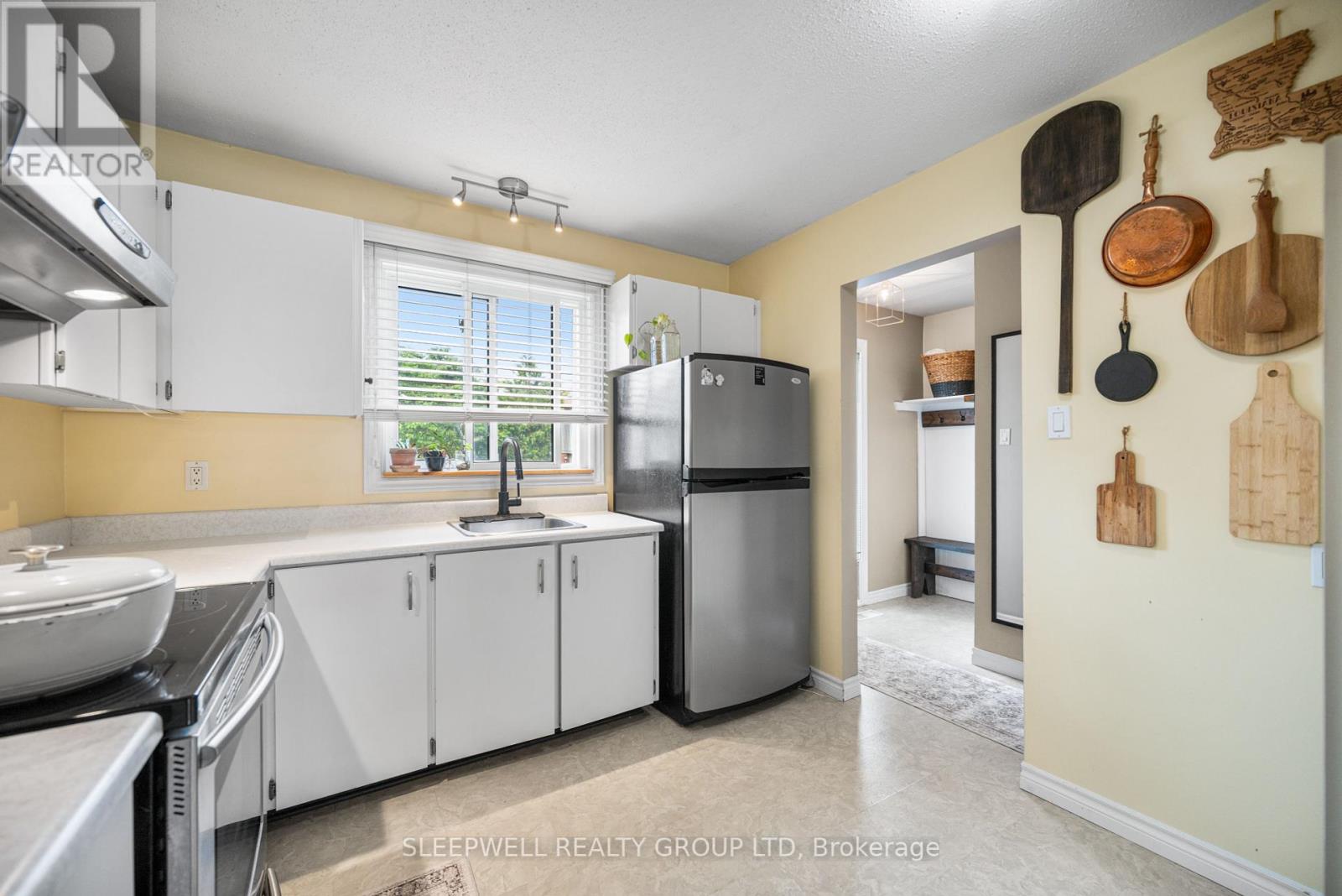 82 - 28 Barrow Crescent, Ottawa, Ontario  K2L 2K1 - Photo 10 - X12178779