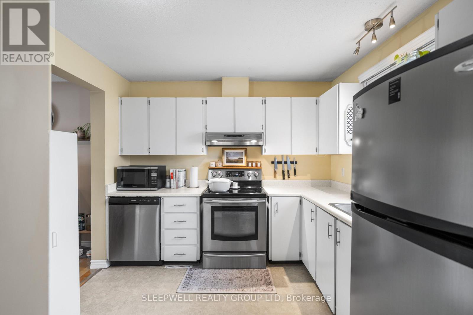 82 - 28 Barrow Crescent, Ottawa, Ontario  K2L 2K1 - Photo 7 - X12178779