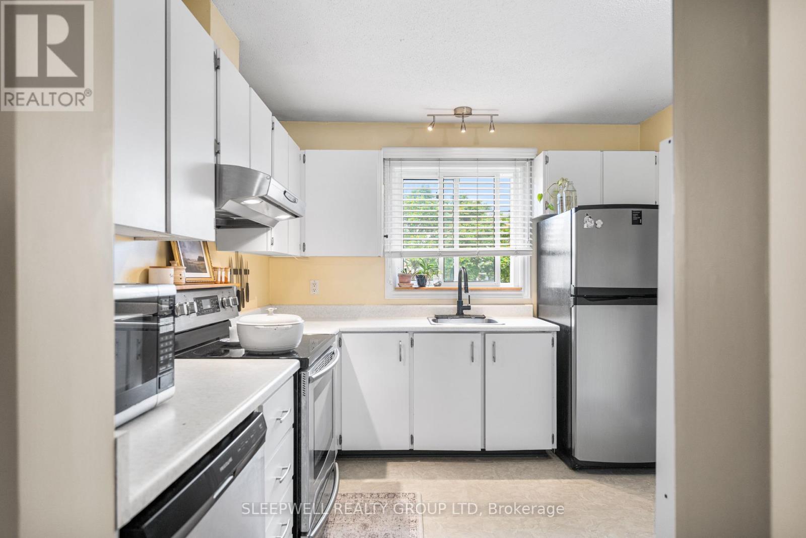82 - 28 Barrow Crescent, Ottawa, Ontario  K2L 2K1 - Photo 9 - X12178779