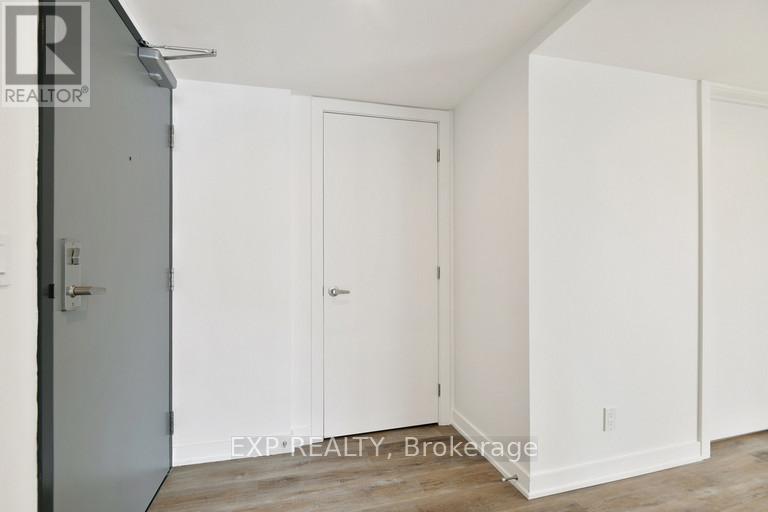 301 - 29 Robinson Avenue, Ottawa, Ontario  K1N 8N8 - Photo 6 - X12178805