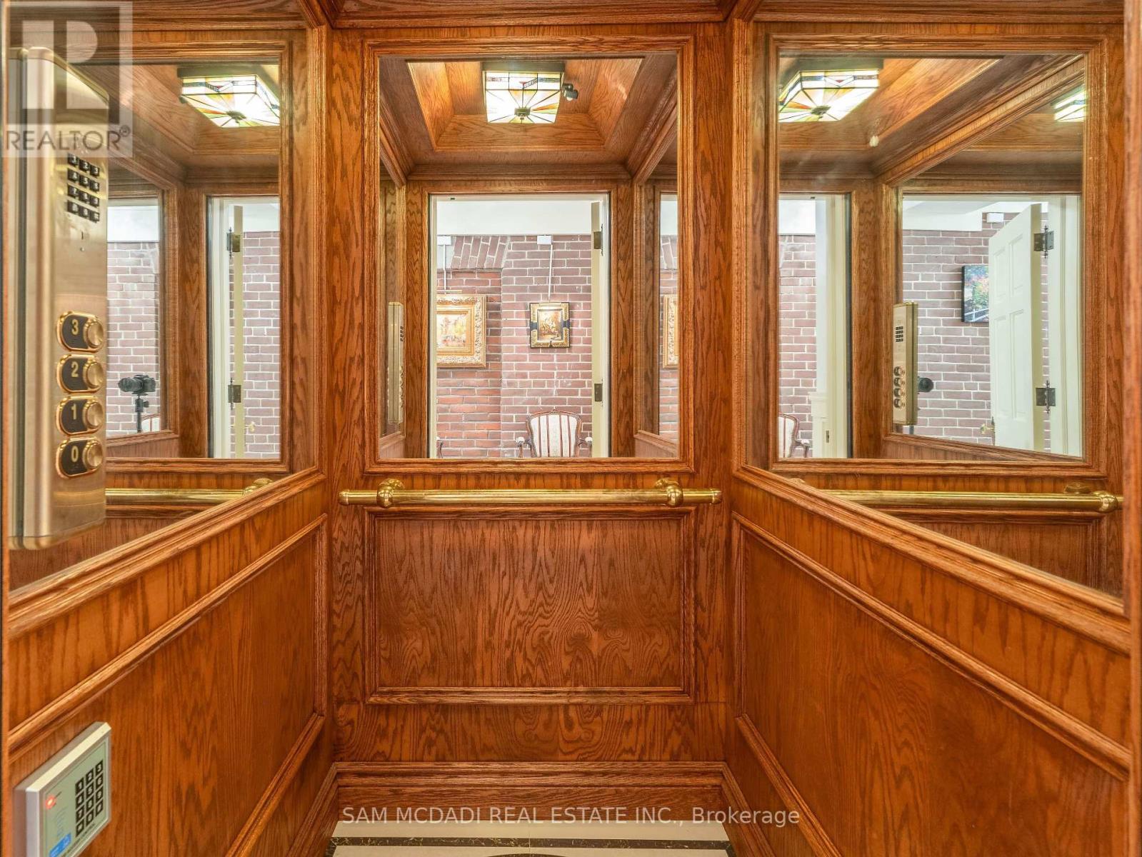 246 Riverside Drive, Toronto, Ontario  M6S 4A9 - Photo 13 - W12164203