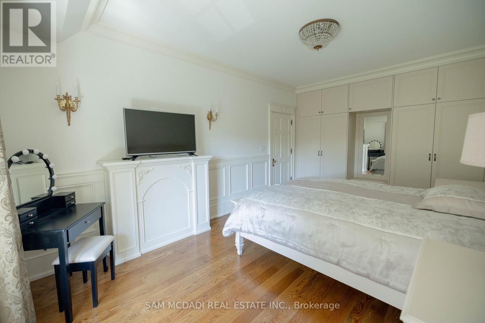 246 Riverside Drive, Toronto, Ontario  M6S 4A9 - Photo 25 - W12164203