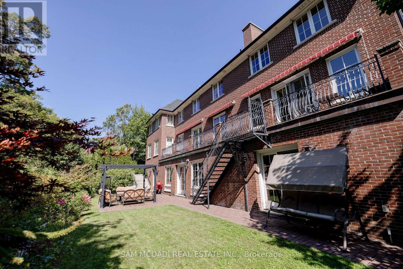 246 Riverside Drive, Toronto, Ontario  M6S 4A9 - Photo 36 - W12164203