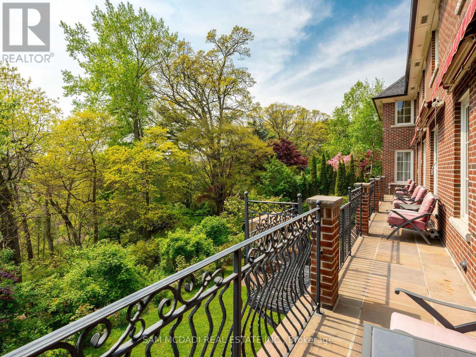 246 Riverside Drive, Toronto, Ontario  M6S 4A9 - Photo 37 - W12164203