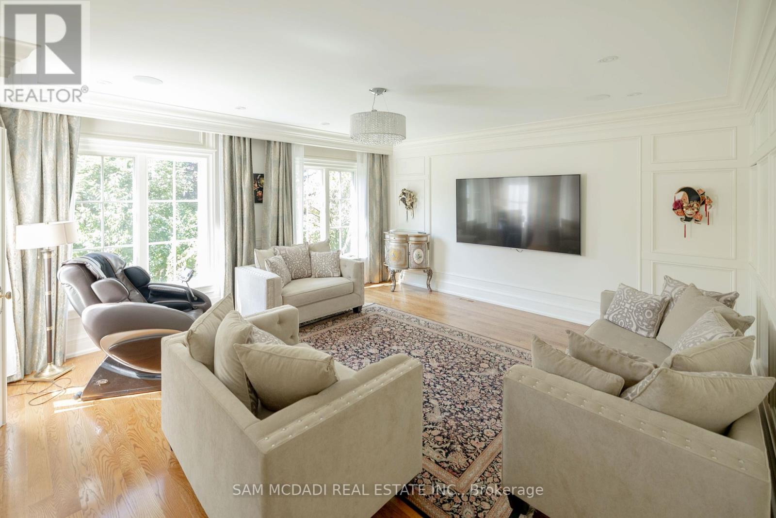 246 Riverside Drive, Toronto, Ontario  M6S 4A9 - Photo 9 - W12164203