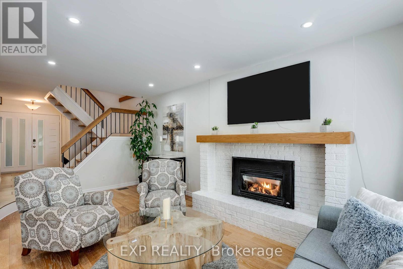 Property at 113 ONEIDA PLACE image 2